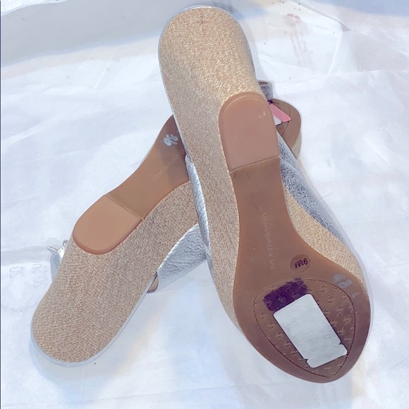 Antonio Melani women’s leather metallic wedges New - Picture 10 of 10